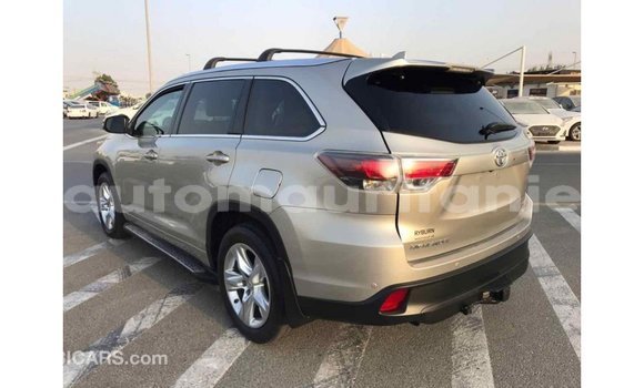 Acheter Import Voiture Toyota Highlander Beige à Import - Dubai, Adrar Acheter Import Voiture Toyota Highlander Beige à Import - Dubai, Adrar