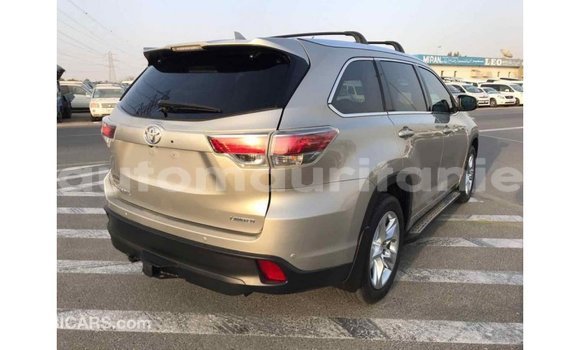 Acheter Import Voiture Toyota Highlander Beige à Import - Dubai, Adrar Acheter Import Voiture Toyota Highlander Beige à Import - Dubai, Adrar