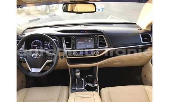 Acheter Import Voiture Toyota Highlander Beige à Import - Dubai, Adrar Acheter Import Voiture Toyota Highlander Beige à Import - Dubai, Adrar
