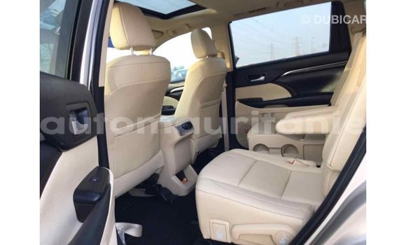 Acheter Import Voiture Toyota Highlander Beige à Import - Dubai, Adrar Acheter Import Voiture Toyota Highlander Beige à Import - Dubai, Adrar