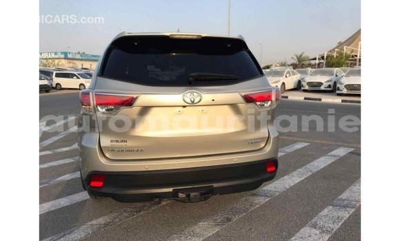 Acheter Import Voiture Toyota Highlander Beige à Import - Dubai, Adrar Acheter Import Voiture Toyota Highlander Beige à Import - Dubai, Adrar