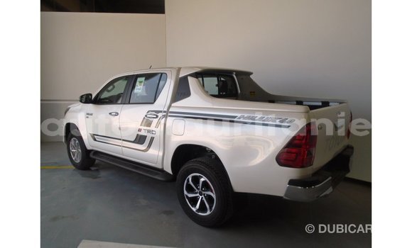 Buy Import Toyota Hilux White Car in Import - Dubai in Adrar Buy Import Toyota Hilux White Car in Import - Dubai in Adrar