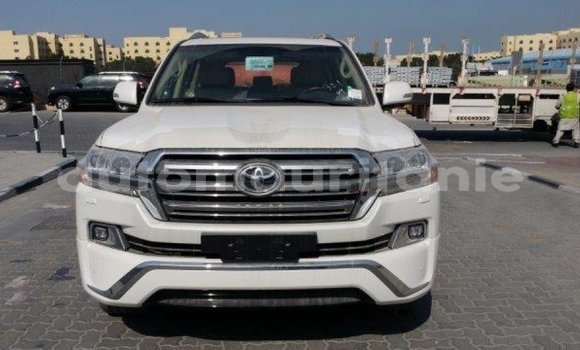 Buy Import Toyota Land Cruiser White Car in Import - Dubai in Adrar Buy Import Toyota Land Cruiser White Car in Import - Dubai in Adrar