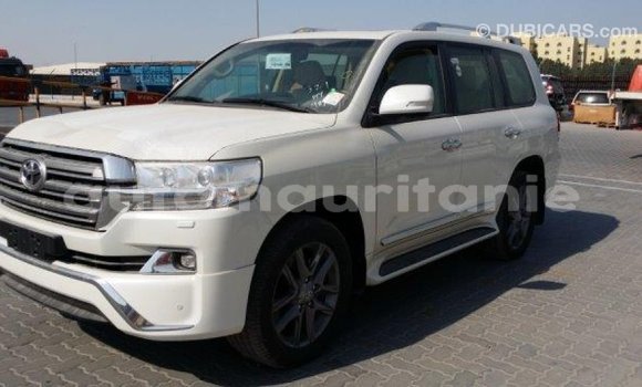 Buy Import Toyota Land Cruiser White Car in Import - Dubai in Adrar Buy Import Toyota Land Cruiser White Car in Import - Dubai in Adrar