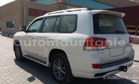Buy Import Toyota Land Cruiser White Car in Import - Dubai in Adrar Buy Import Toyota Land Cruiser White Car in Import - Dubai in Adrar