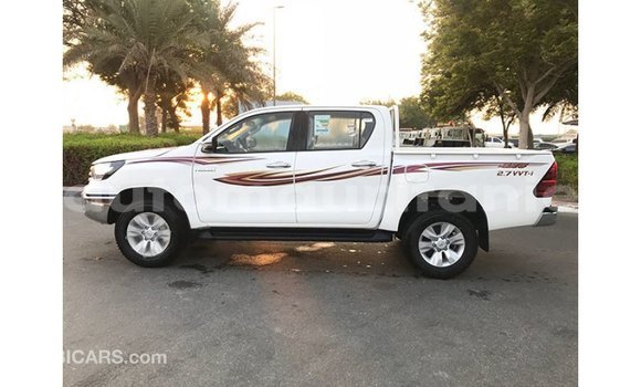Buy Import Toyota Hilux White Car in Import - Dubai in Adrar Buy Import Toyota Hilux White Car in Import - Dubai in Adrar