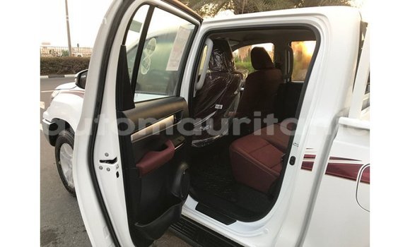 Buy Import Toyota Hilux White Car in Import - Dubai in Adrar Buy Import Toyota Hilux White Car in Import - Dubai in Adrar