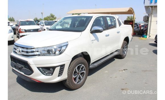 Acheter Import Voiture Toyota Hilux Blanc à Import - Dubai, Adrar Acheter Import Voiture Toyota Hilux Blanc à Import - Dubai, Adrar