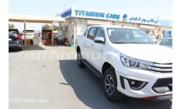 Acheter Import Voiture Toyota Hilux Blanc à Import - Dubai, Adrar Acheter Import Voiture Toyota Hilux Blanc à Import - Dubai, Adrar