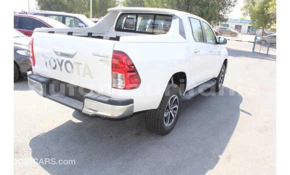 Acheter Import Voiture Toyota Hilux Blanc à Import - Dubai, Adrar Acheter Import Voiture Toyota Hilux Blanc à Import - Dubai, Adrar