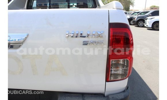 Acheter Import Voiture Toyota Hilux Blanc à Import - Dubai, Adrar Acheter Import Voiture Toyota Hilux Blanc à Import - Dubai, Adrar