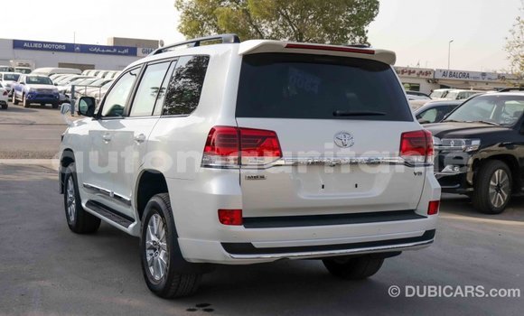 Buy Import Toyota Land Cruiser White Car in Import - Dubai in Adrar Buy Import Toyota Land Cruiser White Car in Import - Dubai in Adrar