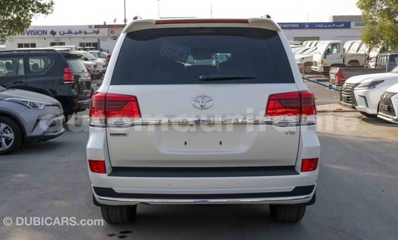 Buy Import Toyota Land Cruiser White Car in Import - Dubai in Adrar Buy Import Toyota Land Cruiser White Car in Import - Dubai in Adrar