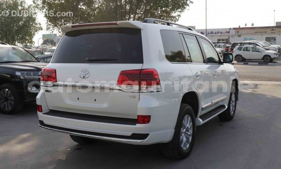 Buy Import Toyota Land Cruiser White Car in Import - Dubai in Adrar Buy Import Toyota Land Cruiser White Car in Import - Dubai in Adrar
