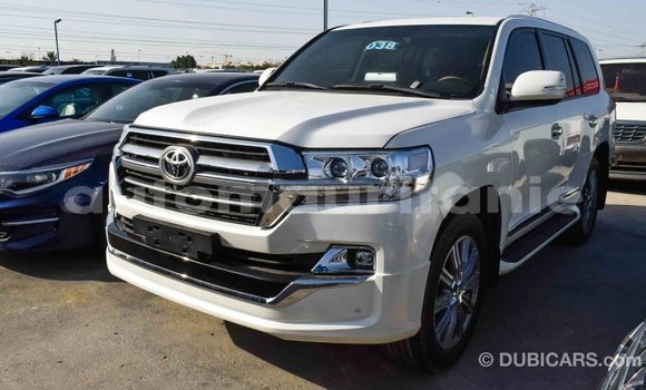 Acheter Import Voiture Toyota Land Cruiser Blanc à Import - Dubai, Adrar Acheter Import Voiture Toyota Land Cruiser Blanc à Import - Dubai, Adrar