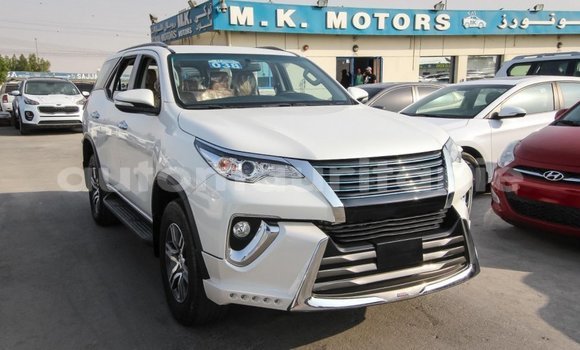 Acheter Import Voiture Toyota Fortuner Blanc à Import - Dubai, Adrar Acheter Import Voiture Toyota Fortuner Blanc à Import - Dubai, Adrar