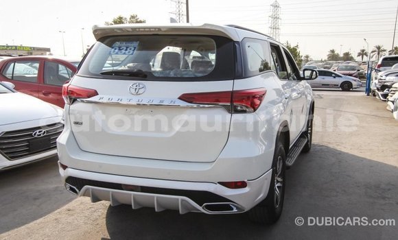 Acheter Import Voiture Toyota Fortuner Blanc à Import - Dubai, Adrar Acheter Import Voiture Toyota Fortuner Blanc à Import - Dubai, Adrar