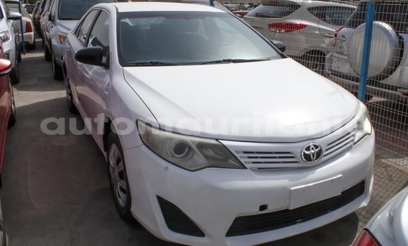 Acheter Import Voiture Toyota Camry Blanc à Import - Dubai, Adrar Acheter Import Voiture Toyota Camry Blanc à Import - Dubai, Adrar