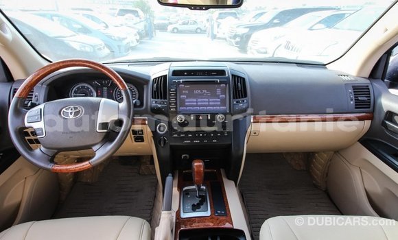 Acheter Import Voiture Toyota Land Cruiser Blanc à Import - Dubai, Adrar Acheter Import Voiture Toyota Land Cruiser Blanc à Import - Dubai, Adrar