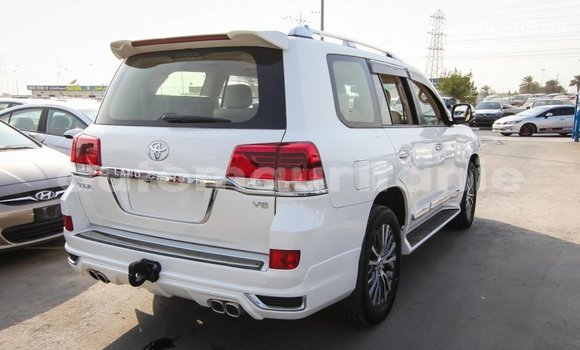 Acheter Import Voiture Toyota Land Cruiser Blanc à Import - Dubai, Adrar Acheter Import Voiture Toyota Land Cruiser Blanc à Import - Dubai, Adrar