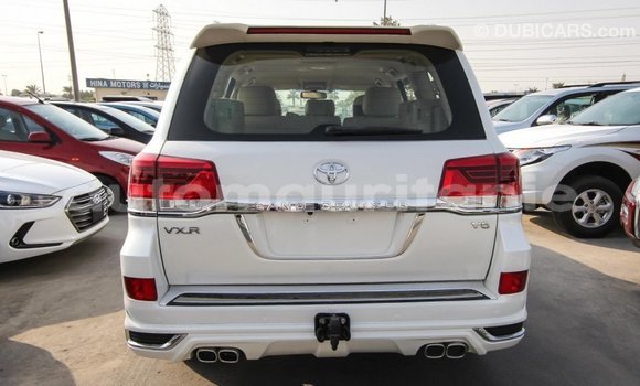 Acheter Import Voiture Toyota Land Cruiser Blanc à Import - Dubai, Adrar Acheter Import Voiture Toyota Land Cruiser Blanc à Import - Dubai, Adrar