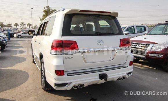 Acheter Import Voiture Toyota Land Cruiser Blanc à Import - Dubai, Adrar Acheter Import Voiture Toyota Land Cruiser Blanc à Import - Dubai, Adrar