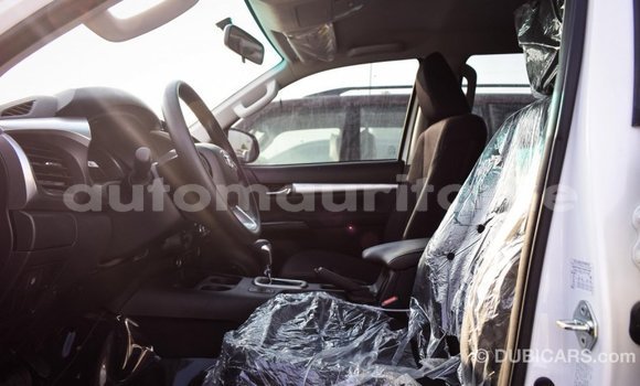 Acheter Import Voiture Toyota Hilux Blanc à Import - Dubai, Adrar Acheter Import Voiture Toyota Hilux Blanc à Import - Dubai, Adrar