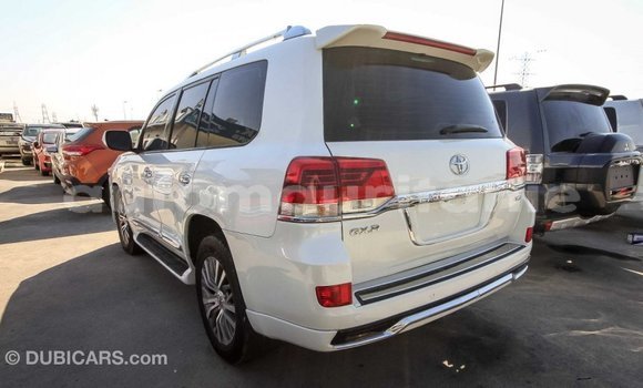 Acheter Import Voiture Toyota Land Cruiser Blanc à Import - Dubai, Adrar Acheter Import Voiture Toyota Land Cruiser Blanc à Import - Dubai, Adrar