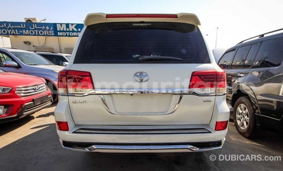 Acheter Import Voiture Toyota Land Cruiser Blanc à Import - Dubai, Adrar Acheter Import Voiture Toyota Land Cruiser Blanc à Import - Dubai, Adrar