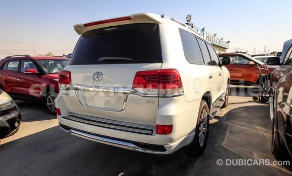 Acheter Import Voiture Toyota Land Cruiser Blanc à Import - Dubai, Adrar Acheter Import Voiture Toyota Land Cruiser Blanc à Import - Dubai, Adrar