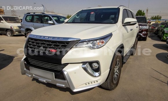 Acheter Import Voiture Toyota Fortuner Blanc à Import - Dubai, Adrar Acheter Import Voiture Toyota Fortuner Blanc à Import - Dubai, Adrar