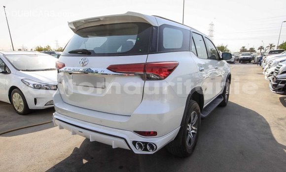 Acheter Import Voiture Toyota Fortuner Blanc à Import - Dubai, Adrar Acheter Import Voiture Toyota Fortuner Blanc à Import - Dubai, Adrar