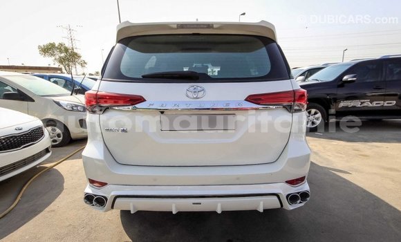 Acheter Import Voiture Toyota Fortuner Blanc à Import - Dubai, Adrar Acheter Import Voiture Toyota Fortuner Blanc à Import - Dubai, Adrar