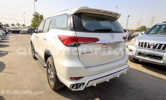 Acheter Import Voiture Toyota Fortuner Blanc à Import - Dubai, Adrar Acheter Import Voiture Toyota Fortuner Blanc à Import - Dubai, Adrar