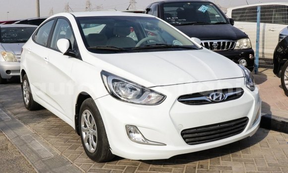 Acheter Import Voiture Hyundai Accent Blanc à Import - Dubai, Adrar Acheter Import Voiture Hyundai Accent Blanc à Import - Dubai, Adrar