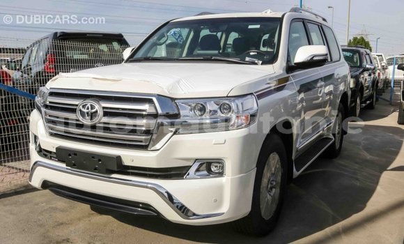 Acheter Import Voiture Toyota Land Cruiser Blanc à Import - Dubai, Adrar Acheter Import Voiture Toyota Land Cruiser Blanc à Import - Dubai, Adrar