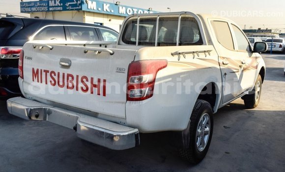 Acheter Import Voiture Mitsubishi L200 Blanc à Import - Dubai, Adrar Acheter Import Voiture Mitsubishi L200 Blanc à Import - Dubai, Adrar