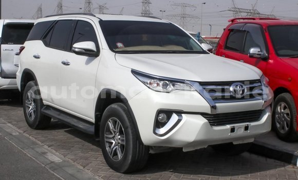 Acheter Import Voiture Toyota Fortuner Blanc à Import - Dubai, Adrar Acheter Import Voiture Toyota Fortuner Blanc à Import - Dubai, Adrar