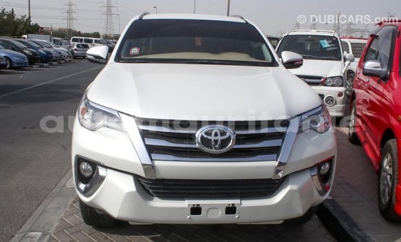 Acheter Import Voiture Toyota Fortuner Blanc à Import - Dubai, Adrar Acheter Import Voiture Toyota Fortuner Blanc à Import - Dubai, Adrar