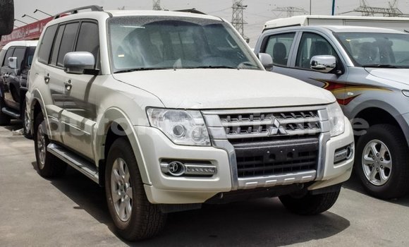 Acheter Import Voiture Mitsubishi Pajero Blanc à Import - Dubai, Adrar Acheter Import Voiture Mitsubishi Pajero Blanc à Import - Dubai, Adrar