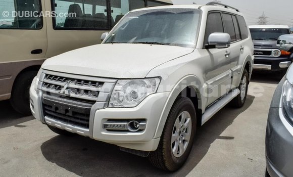 Acheter Import Voiture Mitsubishi Pajero Blanc à Import - Dubai, Adrar Acheter Import Voiture Mitsubishi Pajero Blanc à Import - Dubai, Adrar
