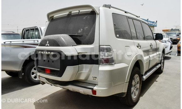 Acheter Import Voiture Mitsubishi Pajero Blanc à Import - Dubai, Adrar Acheter Import Voiture Mitsubishi Pajero Blanc à Import - Dubai, Adrar
