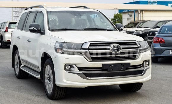 Buy Import Toyota Land Cruiser White Car in Import - Dubai in Adrar Buy Import Toyota Land Cruiser White Car in Import - Dubai in Adrar