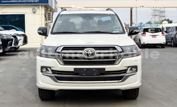 Buy Import Toyota Land Cruiser White Car in Import - Dubai in Adrar Buy Import Toyota Land Cruiser White Car in Import - Dubai in Adrar