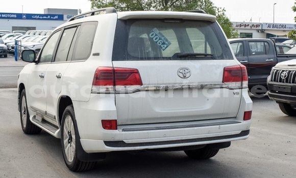 Buy Import Toyota Land Cruiser White Car in Import - Dubai in Adrar Buy Import Toyota Land Cruiser White Car in Import - Dubai in Adrar