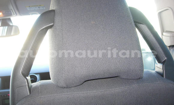 Buy Used Land Rover Discovery Green Car in Boû Gâdoûm in Hodh ech Chargui Buy Used Land Rover Discovery Green Car in Boû Gâdoûm in Hodh ech Chargui