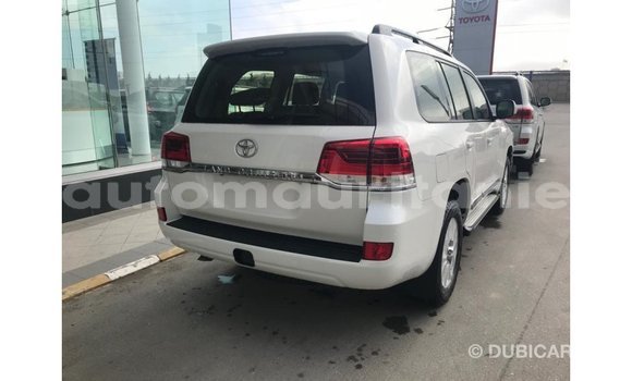 Buy Import Toyota Land Cruiser White Car in Import - Dubai in Adrar Buy Import Toyota Land Cruiser White Car in Import - Dubai in Adrar
