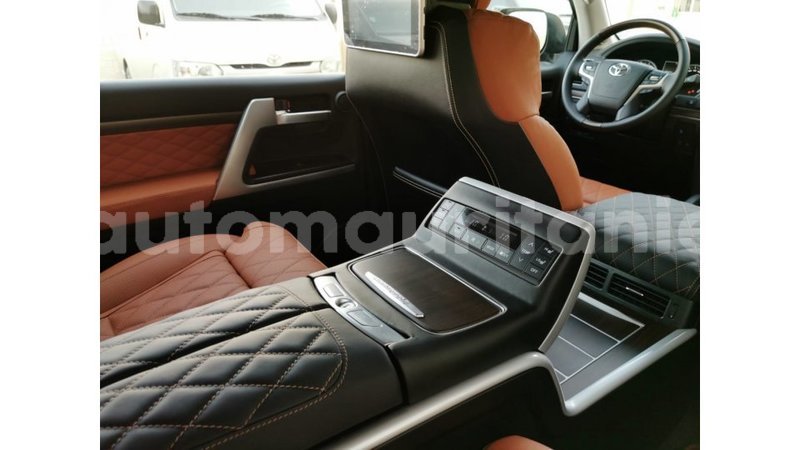 Big with watermark toyota land cruiser adrar import dubai 1685