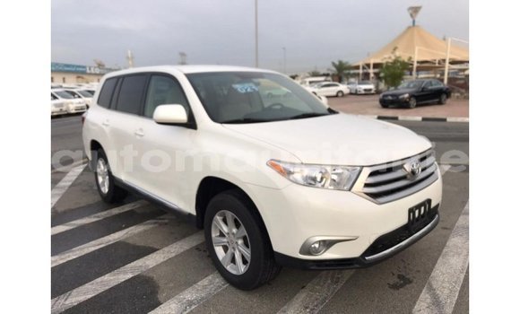 Acheter Import Voiture Toyota Highlander Blanc à Import - Dubai, Adrar Acheter Import Voiture Toyota Highlander Blanc à Import - Dubai, Adrar