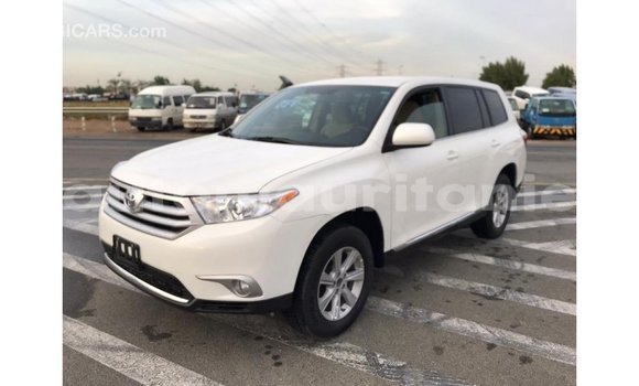 Acheter Import Voiture Toyota Highlander Blanc à Import - Dubai, Adrar Acheter Import Voiture Toyota Highlander Blanc à Import - Dubai, Adrar